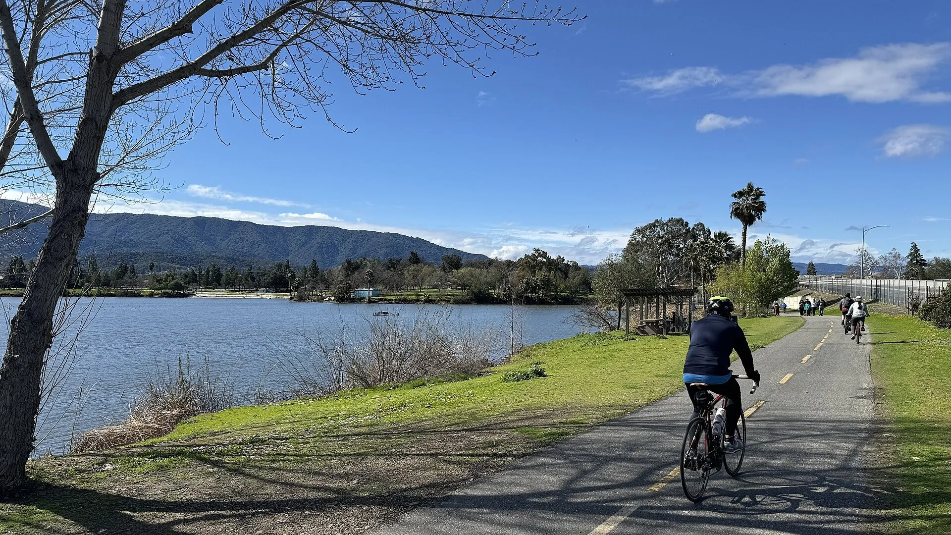 Almaden Lake Park path, lake, and hills in Almaden Valley, San Jose